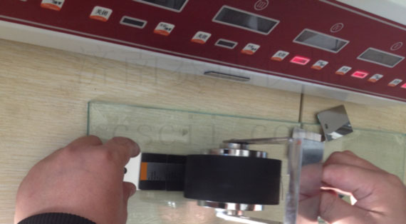 運(yùn)用濟(jì)南賽成CZY-6S持粘性檢測儀，測試不干膠標(biāo)簽持粘性試驗(yàn)